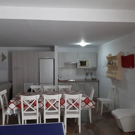 Geraeumiges Haus Mit Exklusivem Schwimmbad Und Solarium Holiday home