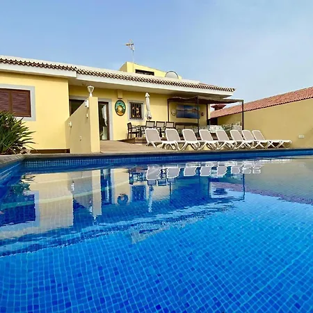 Geraeumiges Haus Mit Exklusivem Schwimmbad Und Solarium Holiday home Las Galletas