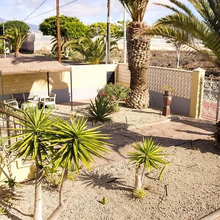 Geraeumiges Haus Mit Exklusivem Schwimmbad Und Solarium * Лас Гальетас